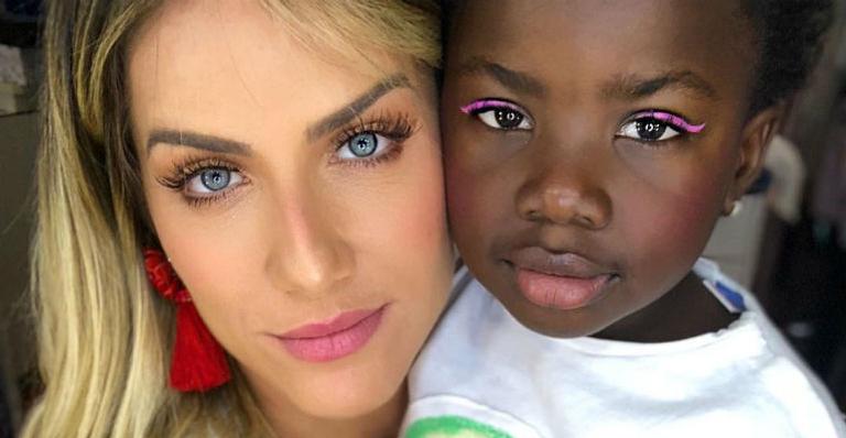 Giovanna Ewbank mostra detalhes do novo quarto da filha, Titi