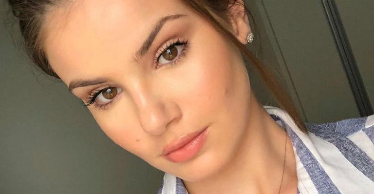 Camila Queiroz aparece caracterizada pela 1ª vez como vilã de ‘Verão 90’