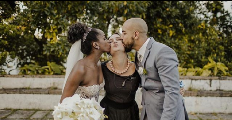 Iza revela que amiga organizou todo seu casamento