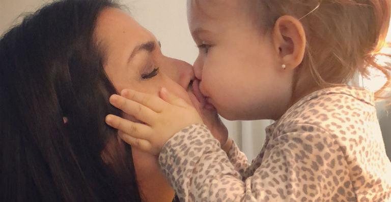 Thais Fersoza mostra presente de Natal antecipado da filha, Melinda: ”Ela amou”