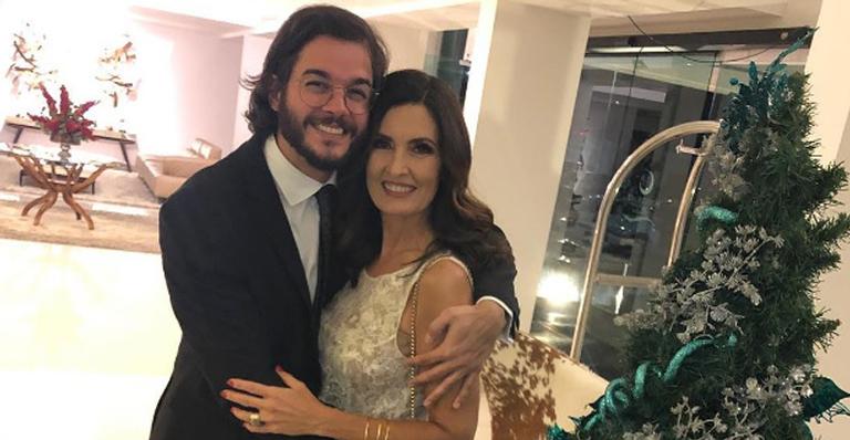 Fátima Bernardes surge deslumbrante com vestido de festa ao lado de Túlio Gadêlha