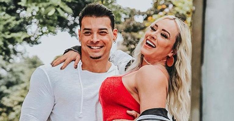 De biquíni fio dental, Juju Salimeni faz a temperatura subir em clique ousado com Felipe Franco