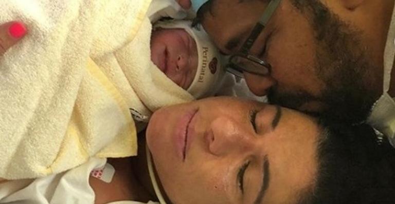 Com 8 meses, nasce Madalena, a quinta filha de Tunico, filho de Martinho da Vila