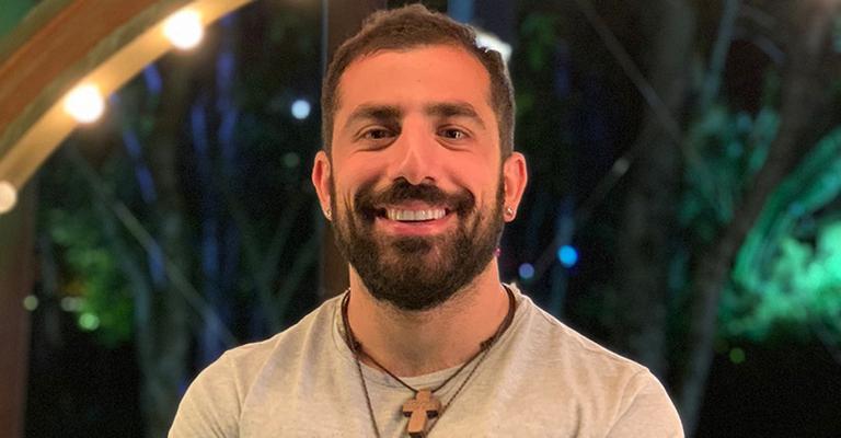 Emocionado, ex-BBB Kaysar agradece oportunidade em novela da Globo: ”Obrigado aos que acreditaram”