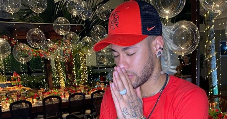 Curtindo um tempo com o filho, Neymar Jr. é provocado pelos amigos e brinca: ”Odeio vocês”