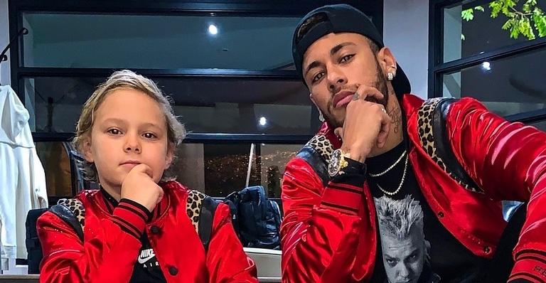 Neymar Jr. e Davi Lucca posam ensaboados e se divertem com brincadeira especial