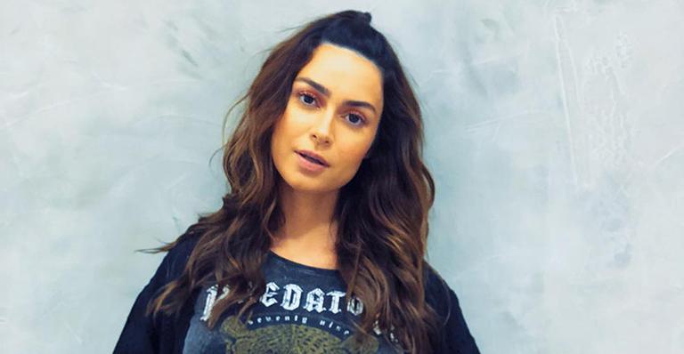 Grávida? Thaila Ayala posa de biquíni e detalhe chama a atenção de fãs