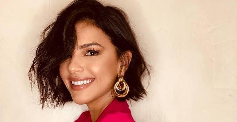 Mariana Rios posa de maiô cavadíssimo e fãs confundem com Bruna Marquezine: ”Tô ficando confusa”