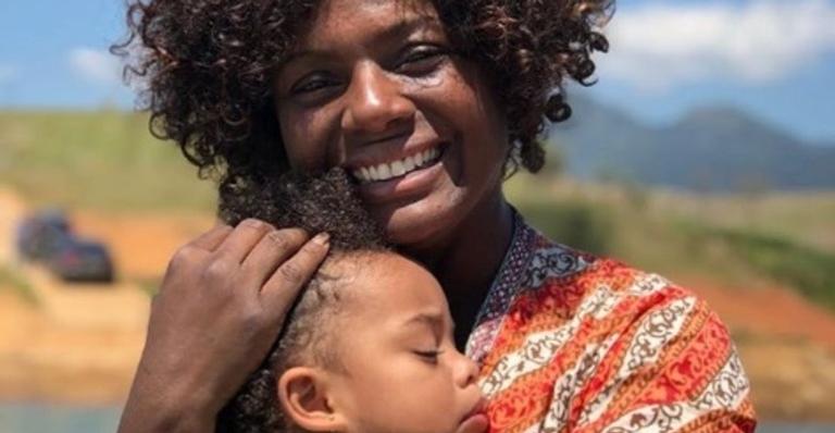 Adriana Alves exibe fotos da comemoração do aniversário de 2 anos de sua filha com Olivier Anquier