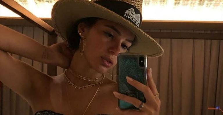 Bruna Marquezine sensualiza de biquíni e exibe corpão