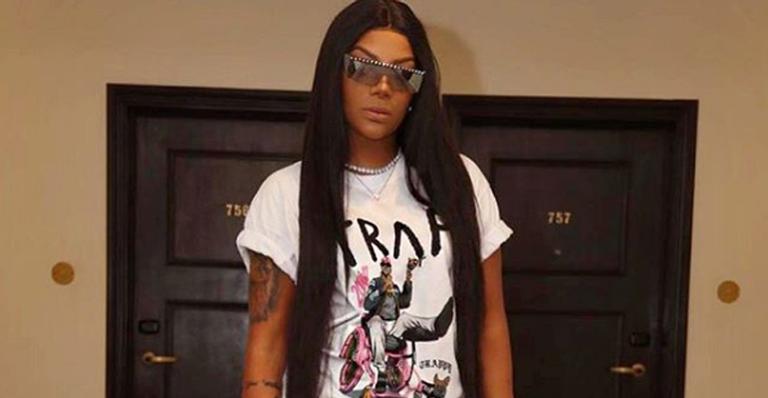 Ludmilla exibe cabelo natural durante dia de descanso e é ovacionada na web