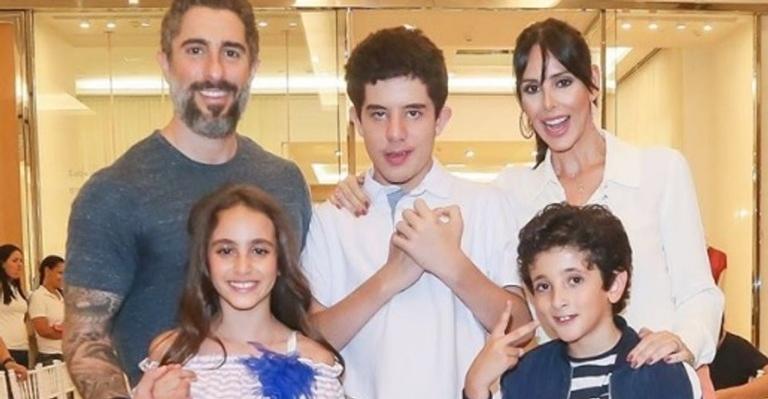 Mulher de Marcos Mion explica porque não levaram o filho autista para viagem em família a Londres