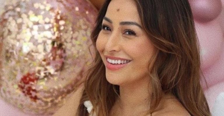Pouco mais de um mês após o parto, Sabrina Sato exibe corpão e impressiona: ”Que corpo é esse?!”