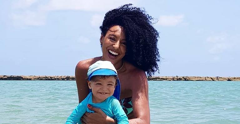 Sheron Menezzes se emociona ao desabafar sobre maternidade: ”Preciso cortar o meu cordão”