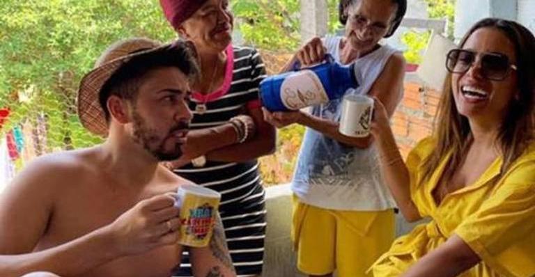 Anitta visita Carlinhos Maia e engana povo da vila: ”Estou chocada! Acham que sou eu”