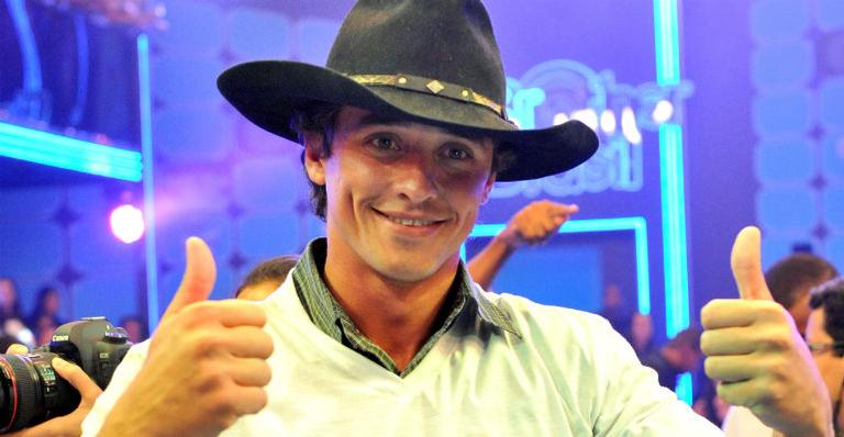 Lembra dele? Fael, campeão do ‘BBB12’, se casa com dentista