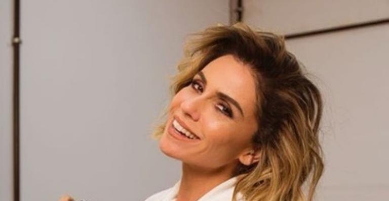 Com biquíni fio dental, Giovanna Antonelli toma sol em lugar inusitado