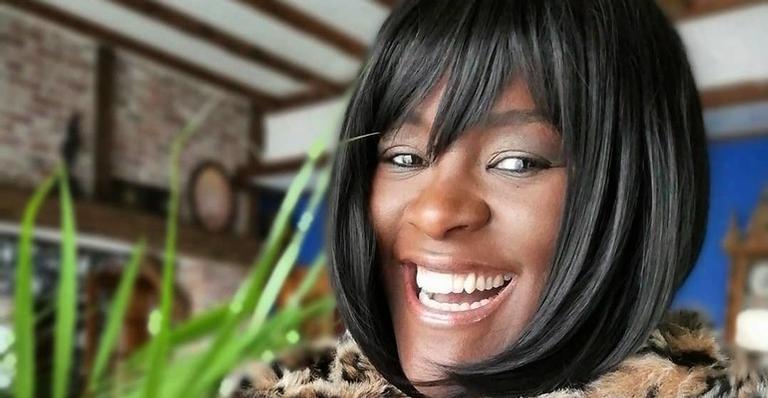 Completamente nua, ex-BBB Angélica Ramos exibe barrigão de grávida