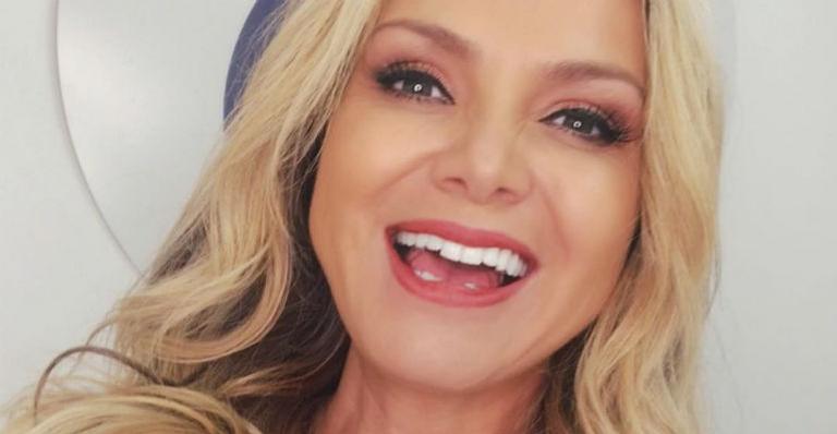 Eliana ”explode o fofurômetro” ao mostrar a filha, Manuela, fazendo charme pra câmera