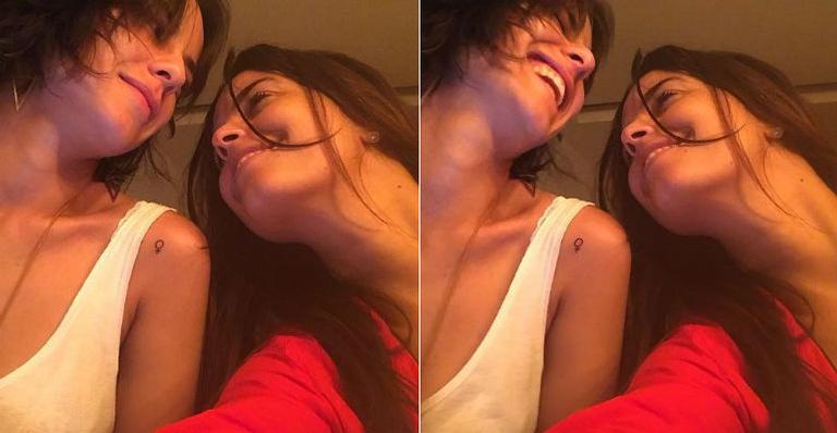 Emanuelle Araujo se pronuncia sobre boatos de affair com Andreia Horta