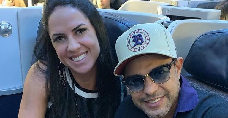 De férias em Orlando, Graciele Lacerda flagra Zezé Di Camargo lavando louça: ”Sobrou pra mim”