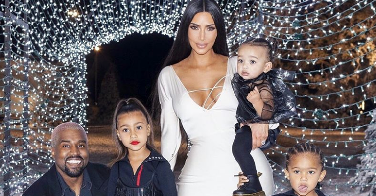 Caçula de Kim Kardashian, Chicago completa seu primeiro ano de vida e ganha da tia… um carro!