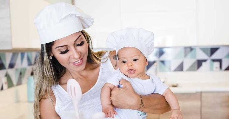 Fofura! Mayra Cardi mostra filha, Sophia, tentando dar os primeiros passos: ”Quer sair correndo”