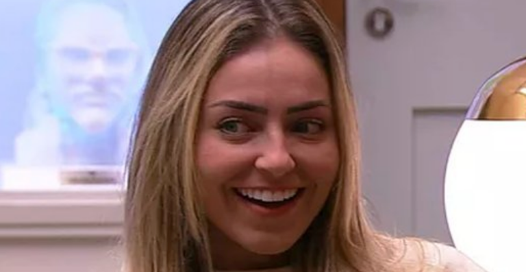 Sedenta! Em menos de 24 horas de confinamento, já tem sister com crush em brother e ela não esconde