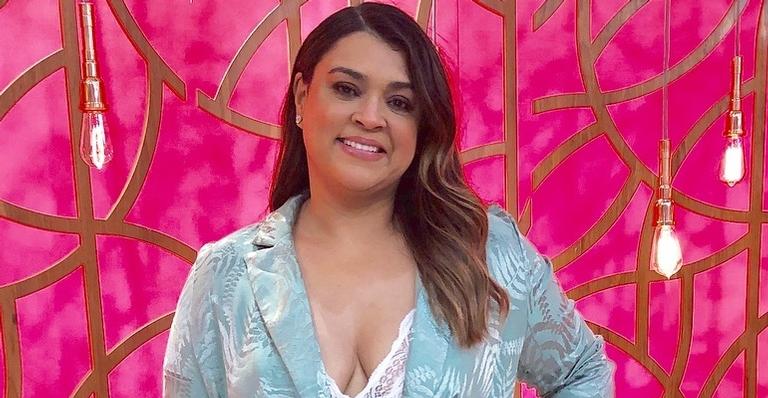 Preta Gil posa com decote generoso, tira fôlego de fãs e dispara: ”Choque de gostosura”