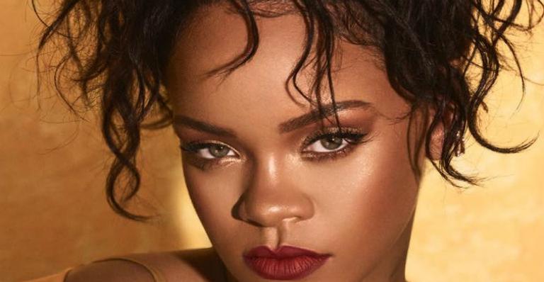 Rihanna processa próprio pai por usar o seu nome para ganhar dinheiro