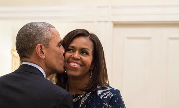 Com foto rara, Barack Obama dá parabéns para Michelle com mensagem emocionante: ”Você é única!”
