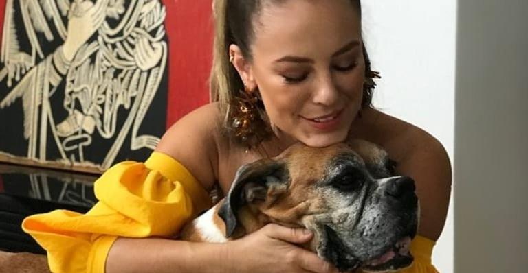 Após separação, Paolla Oliveira lamenta morte de membro da família: ”Deixo aqui meu adeus”