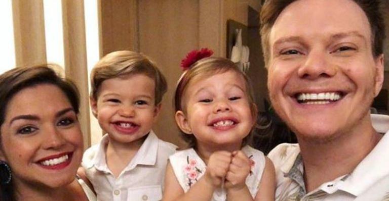 Michel Teló completa 38 anos, ganha festa surpresa e emocionante declaração de Thais Fersoza