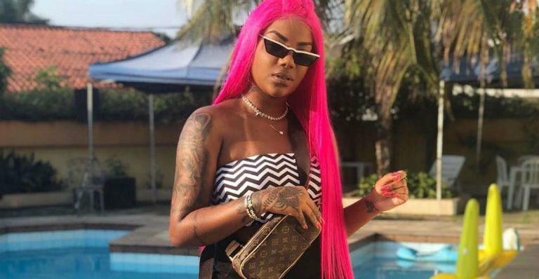Ludmilla aparece sem peruca em clique raro e mostra cabelo natural