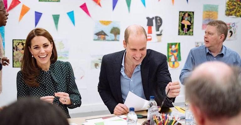 Faltou verba? Príncipe William aparece com sapato furado e vira chacota
