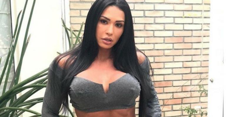 Corpo sarado de Gracyanne Barbosa choca em ensaio de carnaval