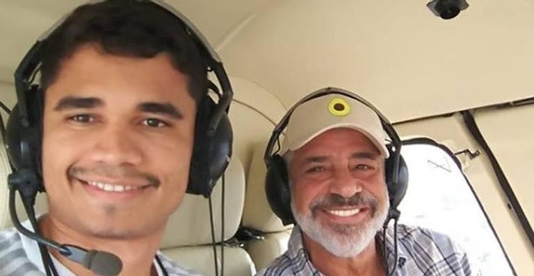 Lulu Santos é pedido em casamento durante show e se emociona: ”Companheiro da minha vida”