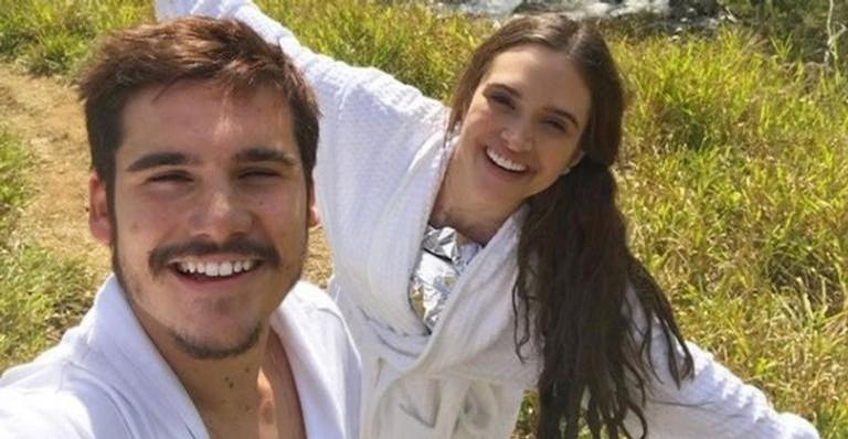 Discretos, Juliana Paiva e Nicolas Prattes dançam coladinhos no ‘Encontro’