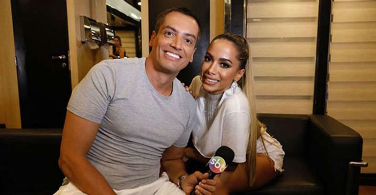 Léo Dias termina biografia misteriosa sobre Anitta e dispara: ”Seja o que Deus quiser”