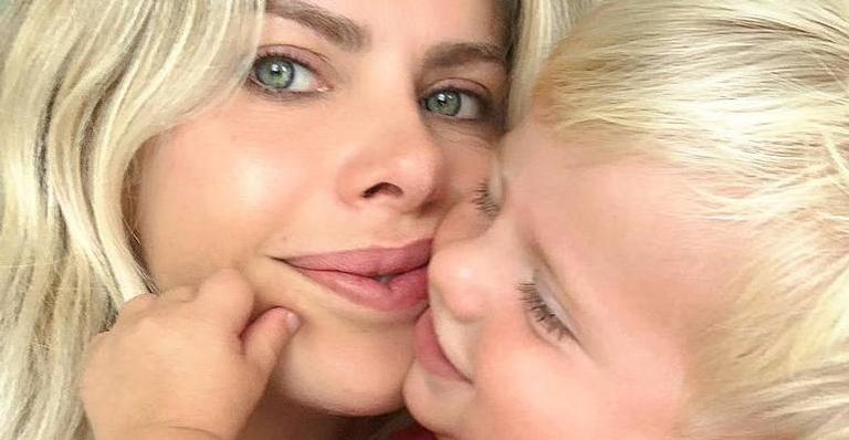 Alegria em pessoa! Com 1 ano, Enrico Bacchi deixa dentinhos à mostra em clique fofo e sorridente