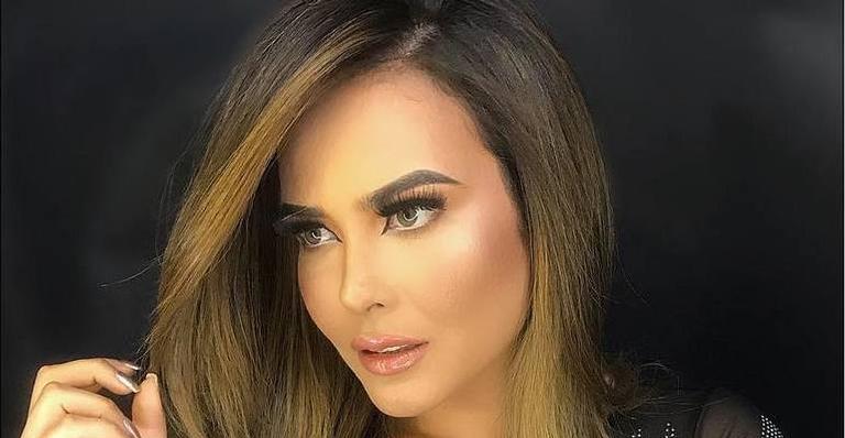 Geisy Arruda faz temperatura subir com bumbum na nuca e biquíni cavado transparente