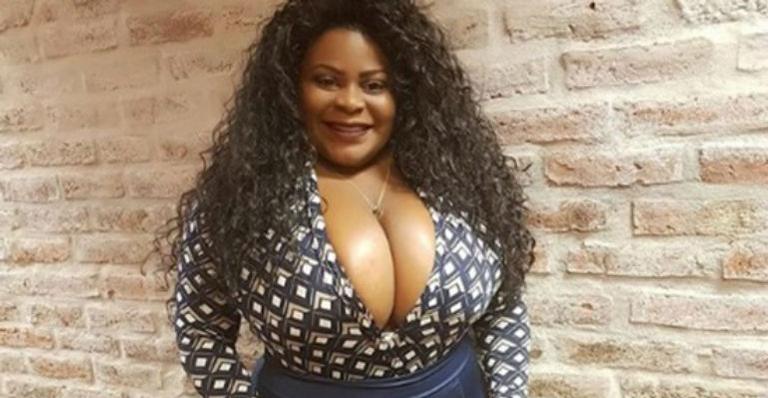 Jojo Todynho se revolta e rebate comentário gordofóbico de apresentador da Record