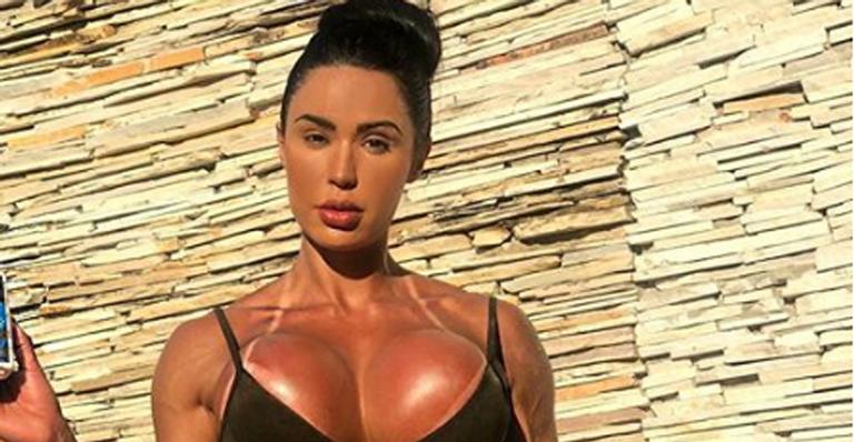 Gracyanne Barbosa mostra bumbum e impressiona fãs com flexibilidade