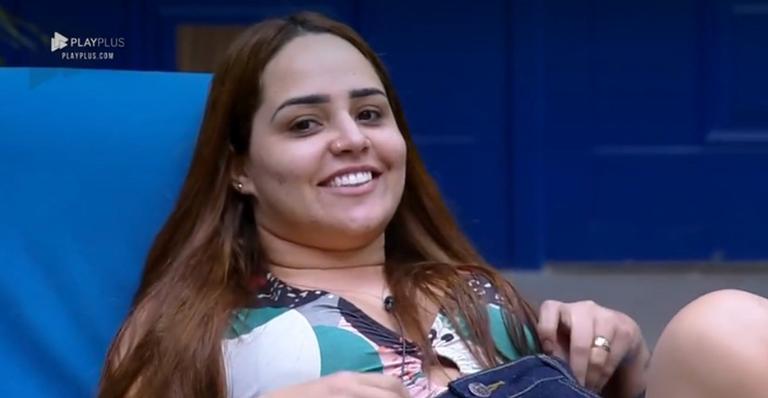 Perlla mostra antes e depois e impressiona após perder 12 kg