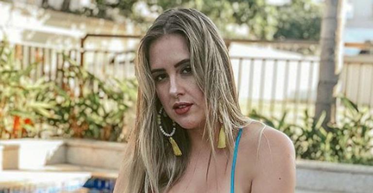 Após perder 13 kg, ex-BBB Patrícia Leitte posa de biquíni e exibe barriga sarada