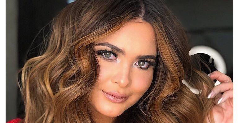 Geisy Arruda deixa à mostra marquinha de biquíni e faz temperatura subir na web: “Corpo escultural”