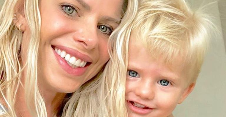 Karina Bacchi encanta a web ao posar com o filho, Enrico: ”Pedacinho do céu”