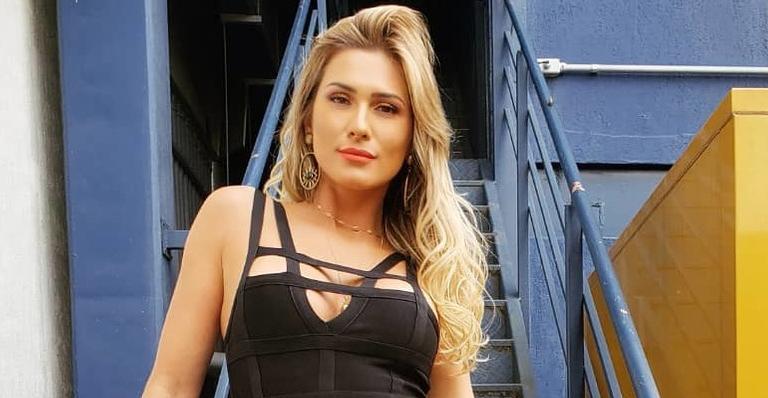 Lívia Andrade é atacada por comentários feitos a Mileide Mihaile e rebate fãs da bailarina ao vivo