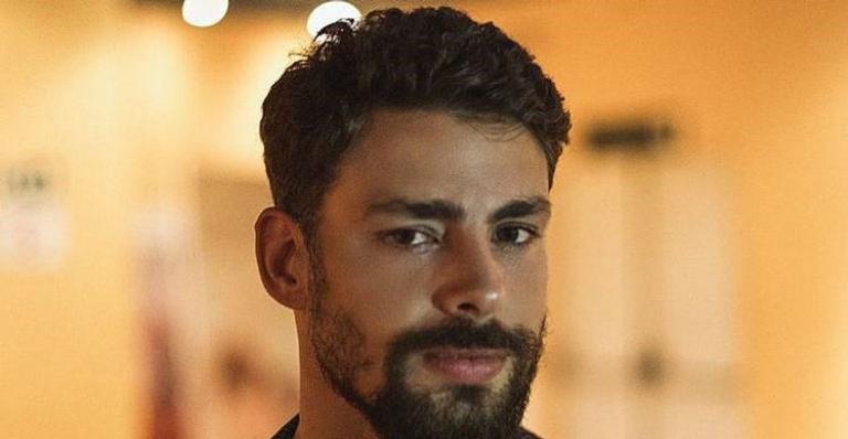 Após morte da mãe, Cauã Reymond emociona internautas com homenagem discreta