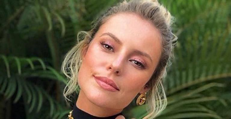 Paolla Oliveira surge com o cabelo completamente colorido para o Carnaval